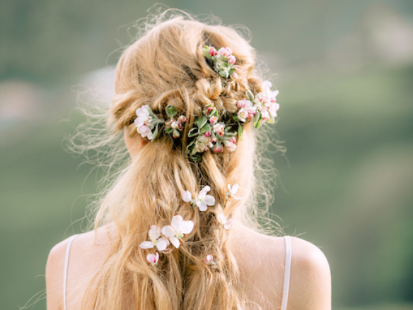 Plantkunde Armoedig wetgeving Bloemen in je haar op je bruiloft
