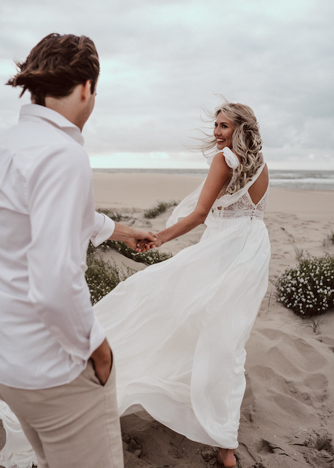 bohemian-bruiloft-aan-het-strand-Isabel-Schary-photography-trouwplannen-nl-17