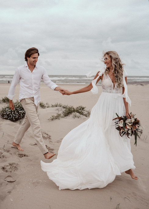 bohemian-bruiloft-aan-het-strand-Isabel-Schary-photography-trouwplannen-nl-21