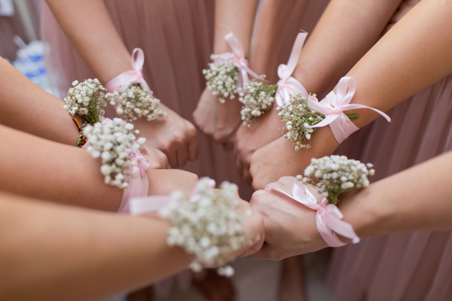 het-corsage-bruiloft-corsages-trouw-corsages-polscorsages-bruidsmeisjes-trouwplannen