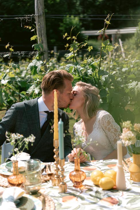 italiaanse-bruiloft-tussen-de-wijngaarden-in-limburg-styled-shoot-dais-janssen-fotografie-trouwplannen-nl-51