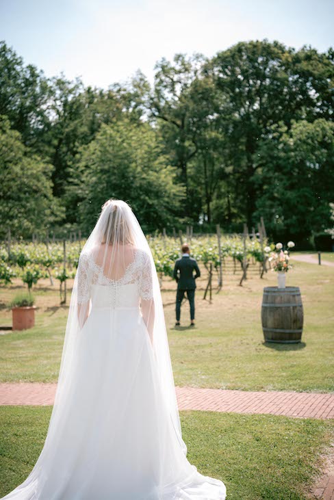 italiaanse-bruiloft-tussen-de-wijngaarden-in-limburg-styled-shoot-dais-janssen-fotografie-trouwplannen-nl-7