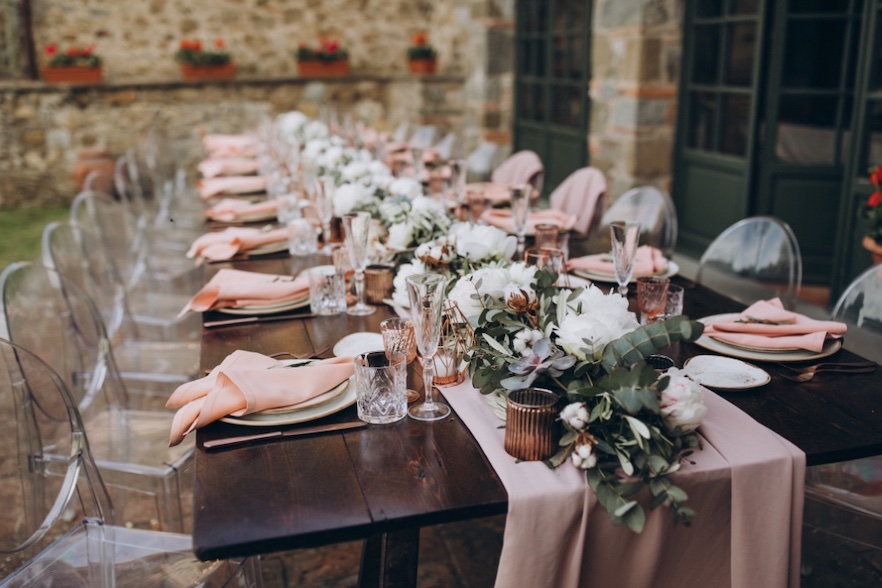 tafelschikking-voor-je-bruiloft-rustic-wedding-decoration