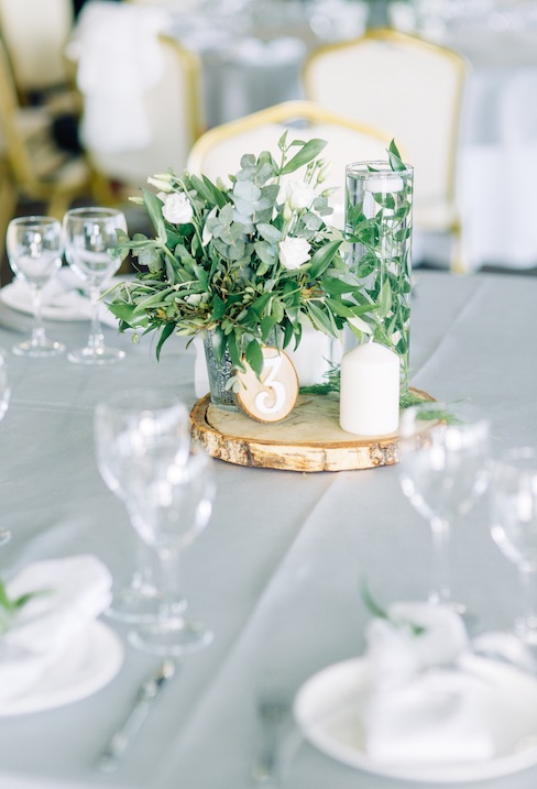 tafelschikking voor je bruiloft tafelnummer elegant wedding